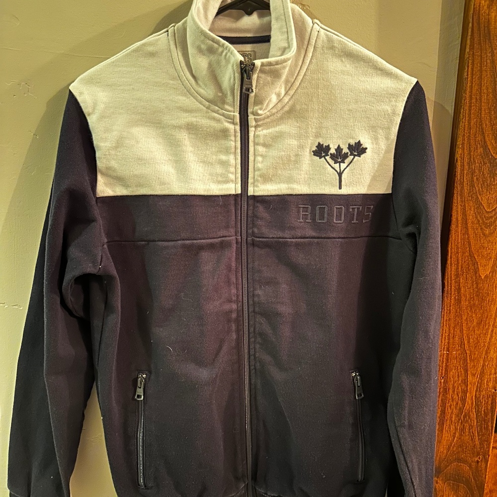 ROOTS ZIP-UP SWEATSHIRT